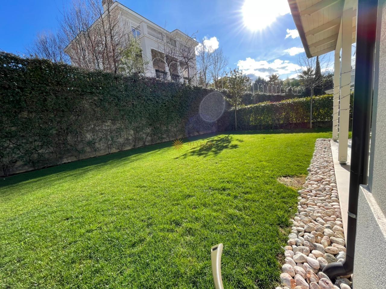 VILË ME QERA, ROLLING HILLS