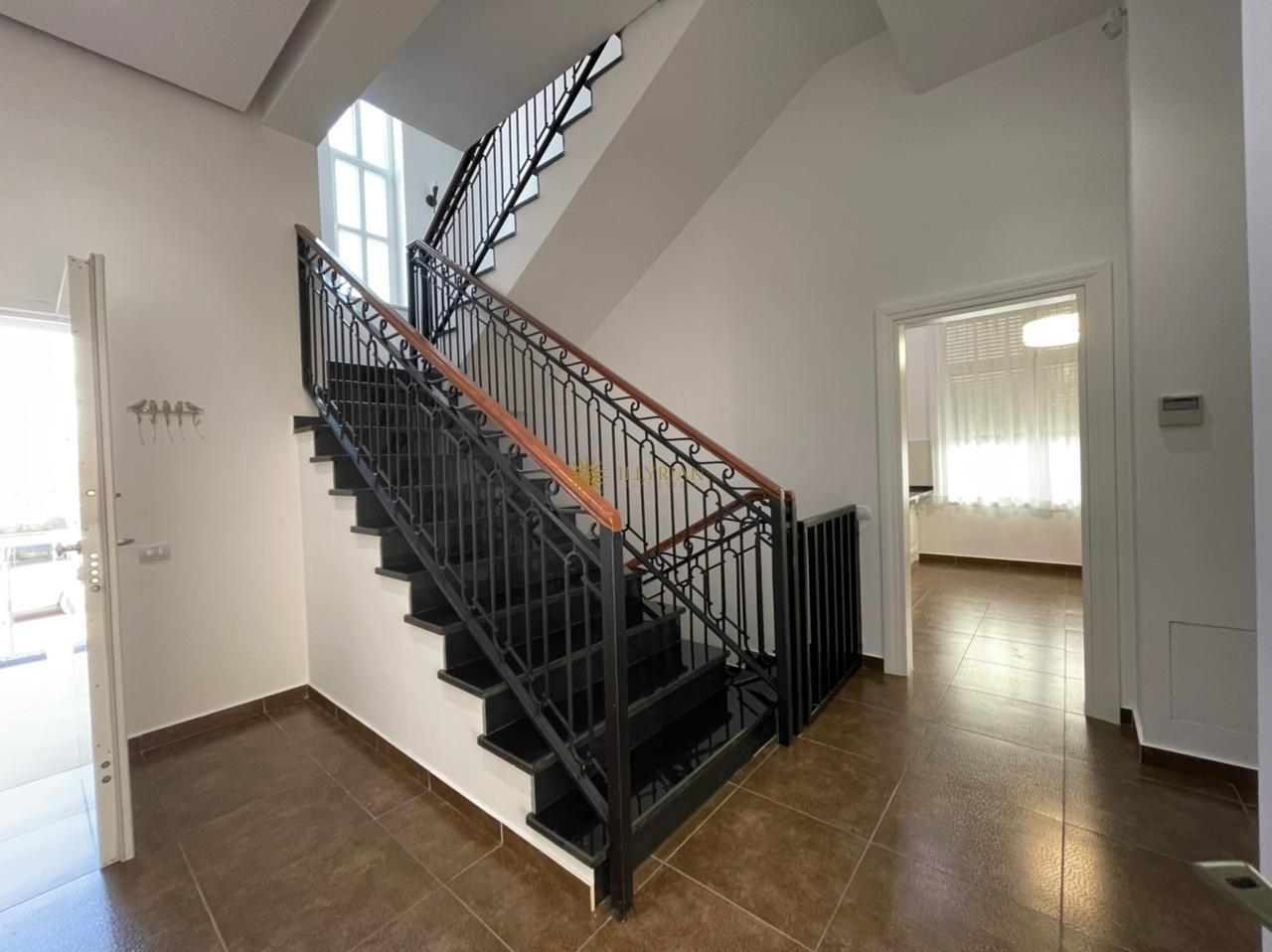 VILË ME QERA, ROLLING HILLS