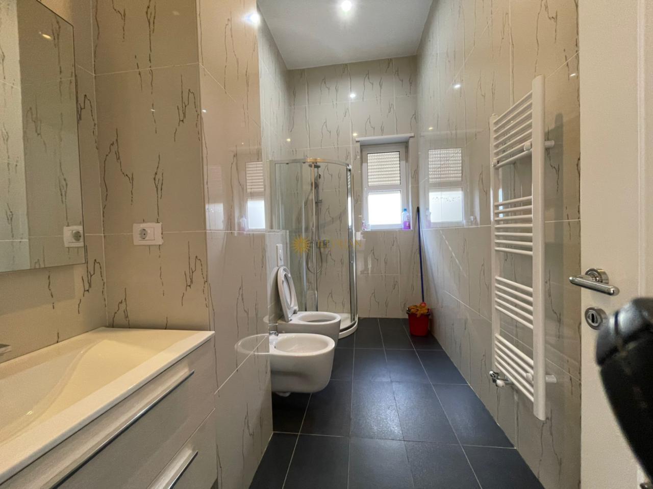 VILË ME QERA, ROLLING HILLS