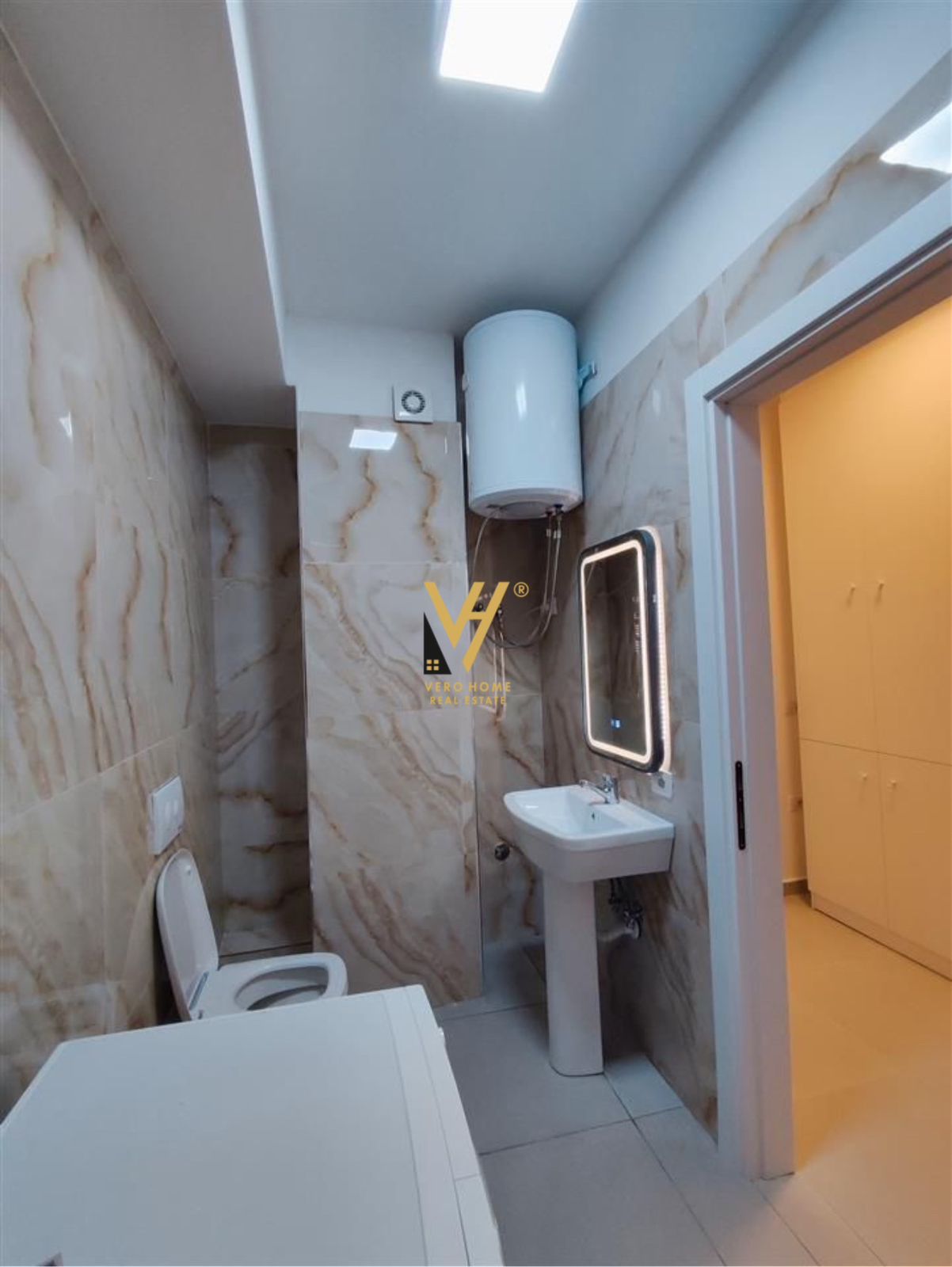 JEPET APARTAMENT 1+1 ME QERA TE UNAZA E RE 450EURO