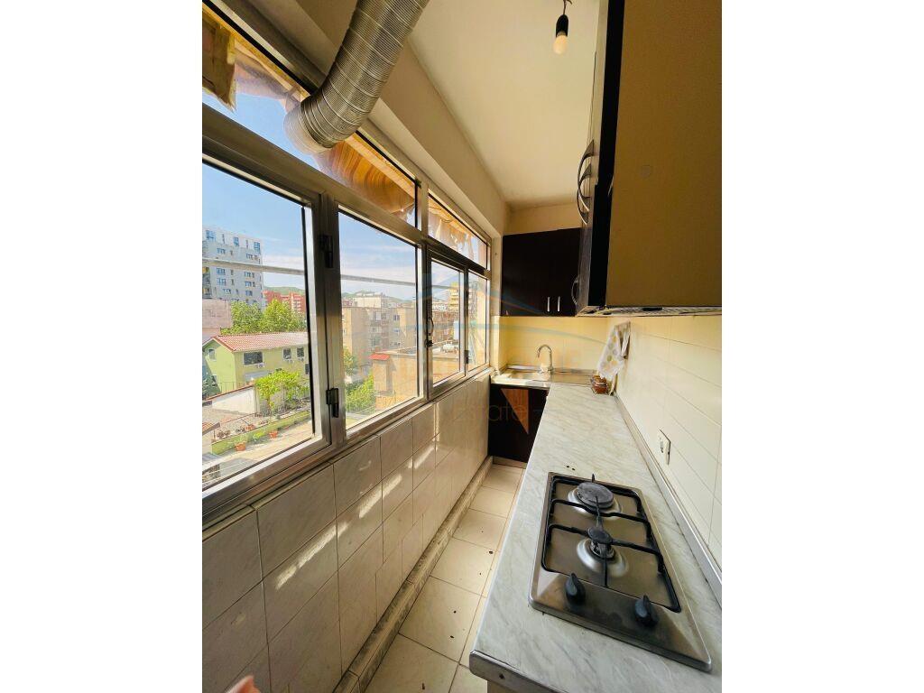 Shitet, Apartament 1+1, 21 Dhjetori.