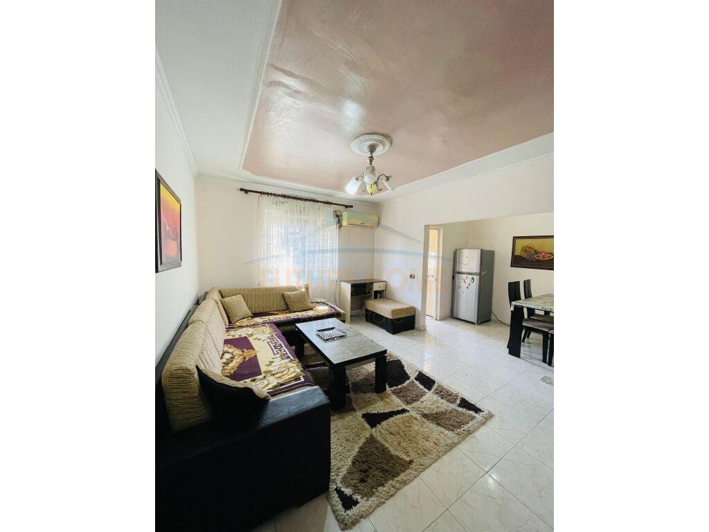 Shitet, Apartament 1+1, 21 Dhjetori.