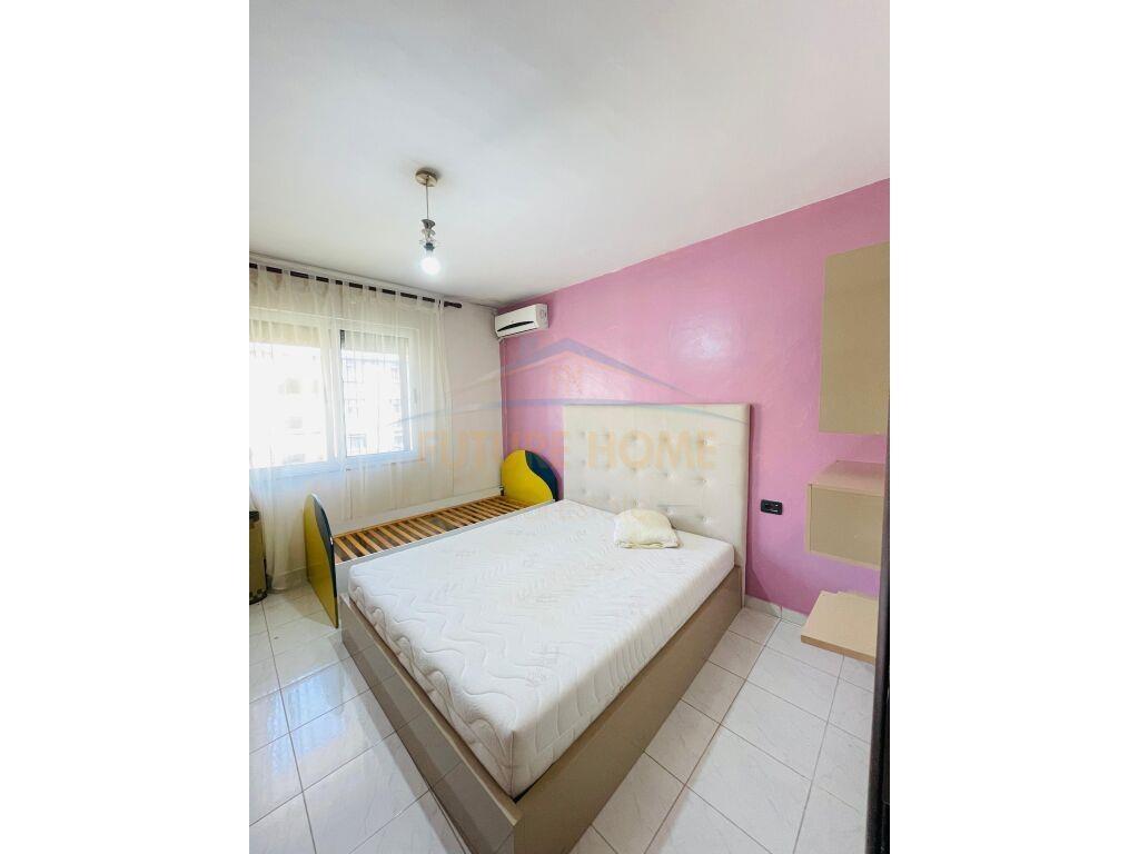 Shitet, Apartament 1+1, 21 Dhjetori.