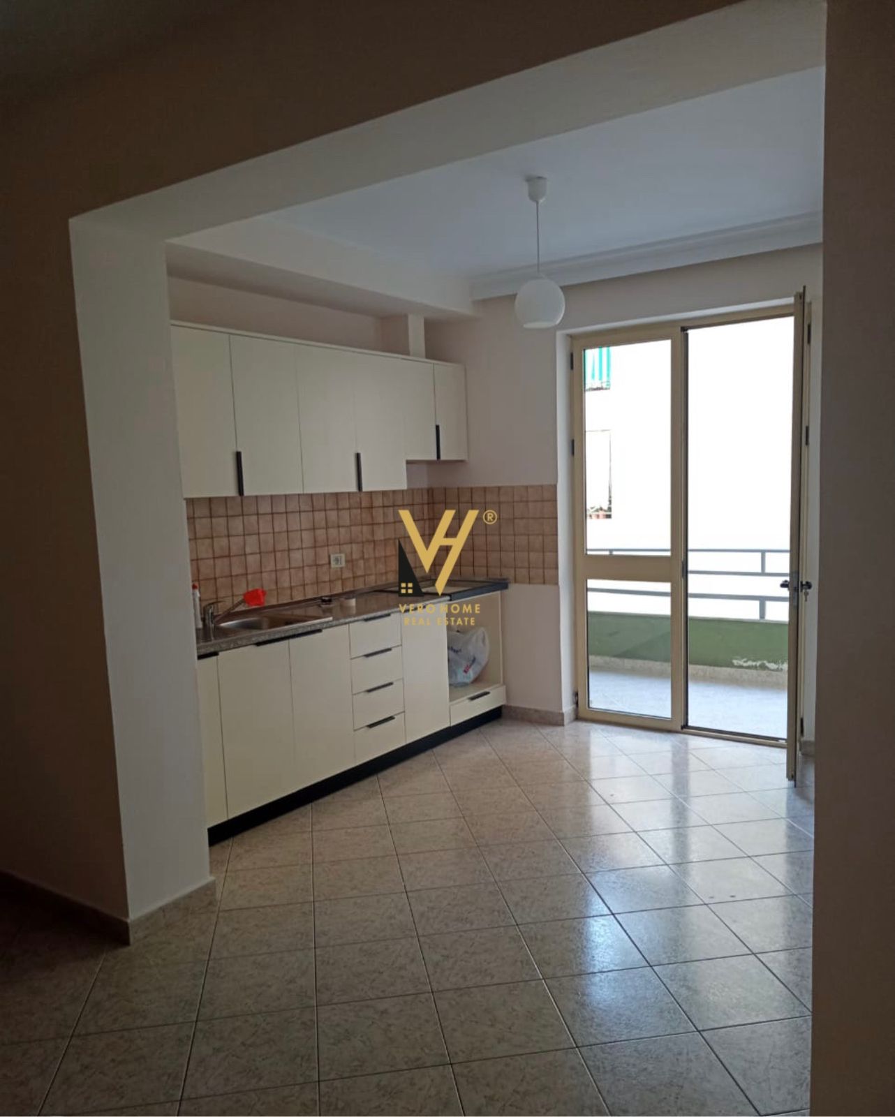 JEPET APARTAMENT 1+1 ME QERA TE MYSLYM SHYRI 450 E