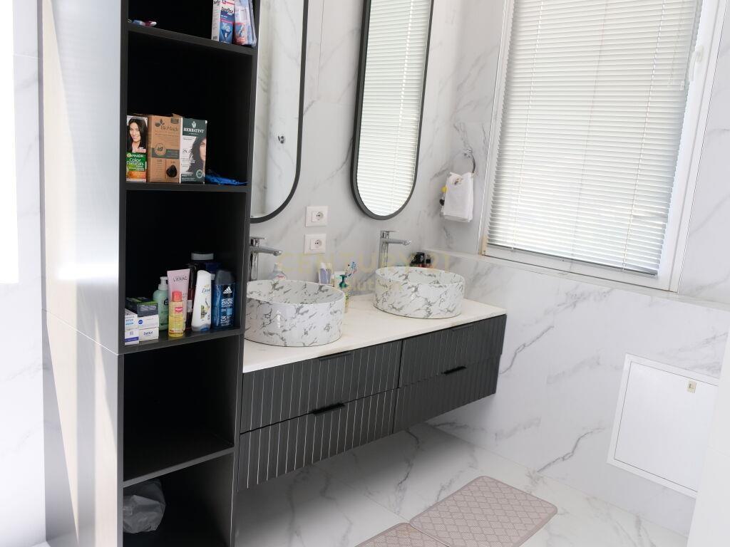 Qira | Apartament 3+1+2+2 Garazhe | Liqeni i Thate 220 m2