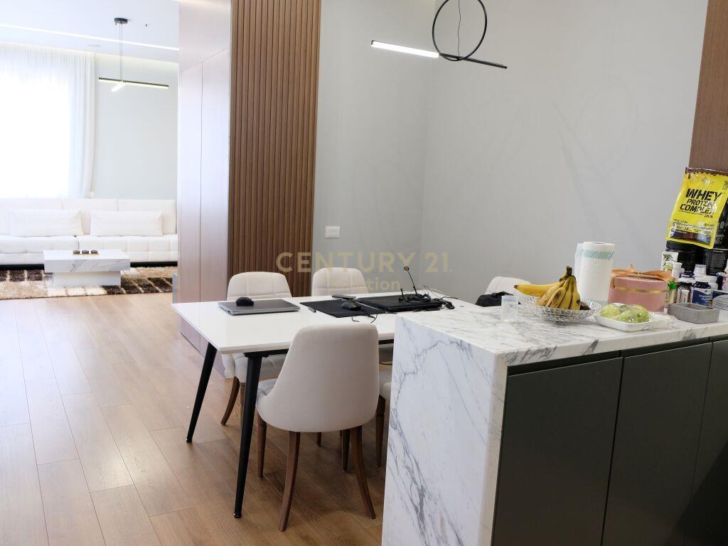 Qira | Apartament 3+1+2+2 Garazhe | Liqeni i Thate 220 m2