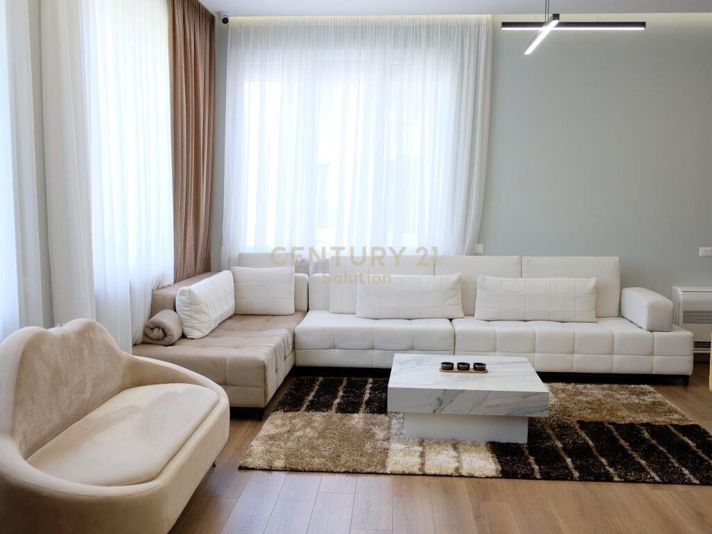 Qira | Apartament 3+1+2+2 Garazhe | Liqeni i Thate 220 m2