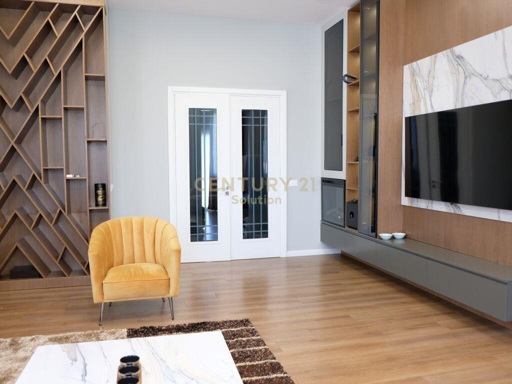 Qira | Apartament 3+1+2+2 Garazhe | Liqeni i Thate 220 m2