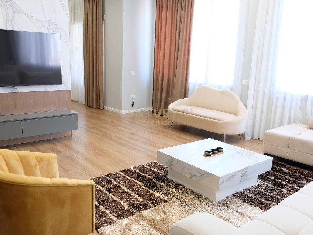 Qira | Apartament 3+1+2+2 Garazhe | Liqeni i Thate 220 m2