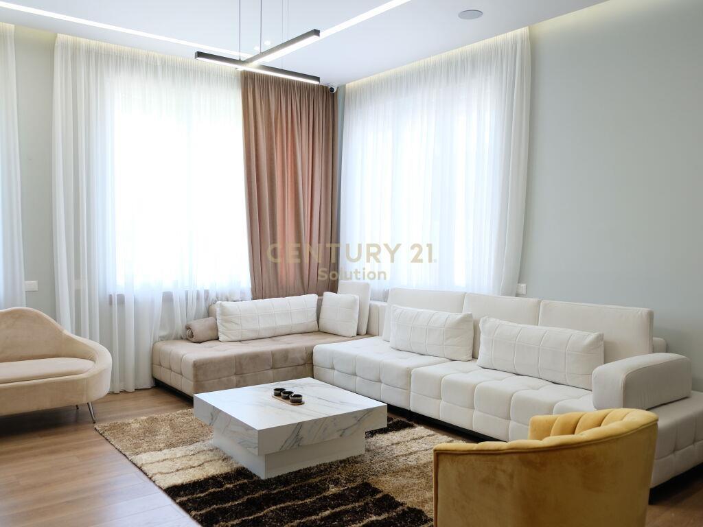 Qira | Apartament 3+1+2+2 Garazhe | Liqeni i Thate 220 m2