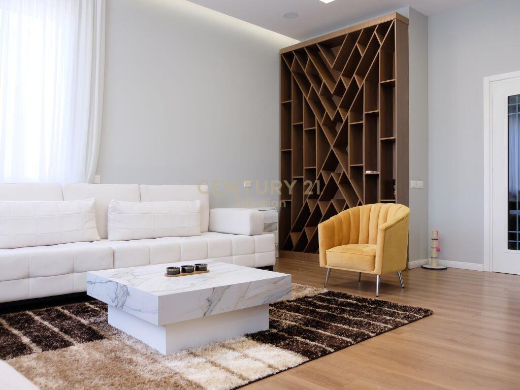 Qira | Apartament 3+1+2+2 Garazhe | Liqeni i Thate 220 m2