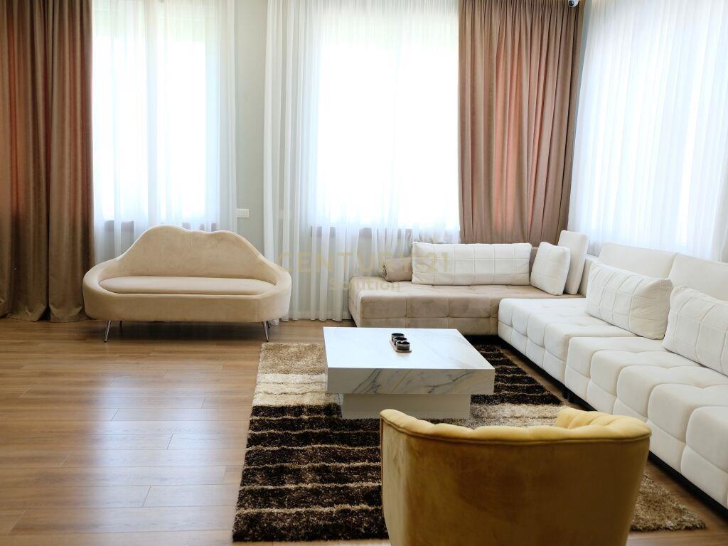 Qira | Apartament 3+1+2+2 Garazhe | Liqeni i Thate 220 m2