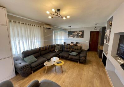 Shitet, Apartament 3+1, Rruga e Durresit.