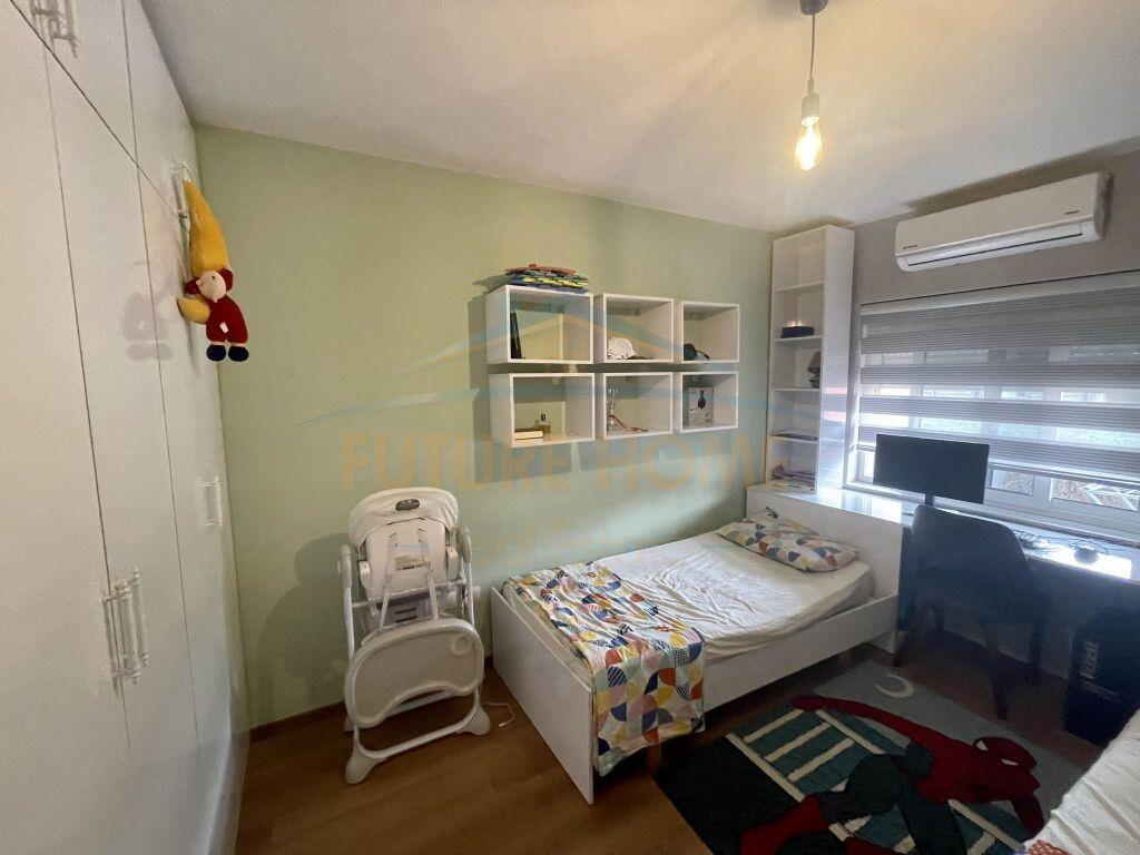 Shitet, Apartament 3+1, Rruga e Durresit.