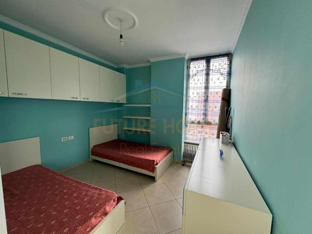 Qera, Apartament 2+1, Stacioni i Trenit. 600 €