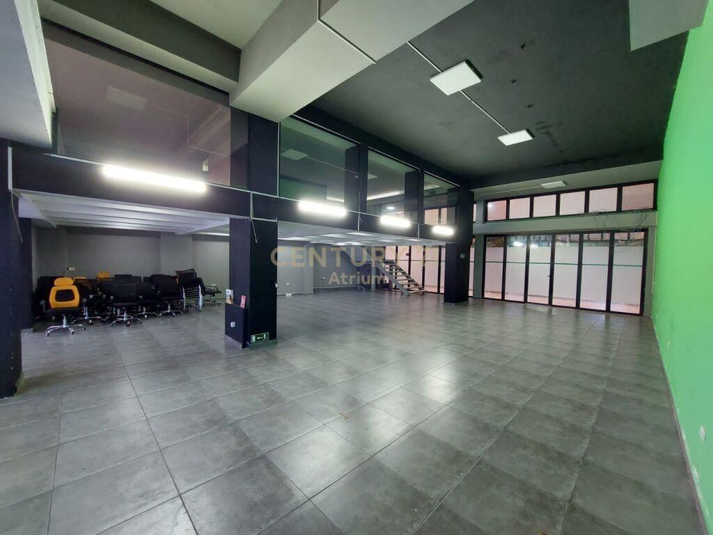 JEPET ME QIRA AMBIENT KOMERCIAL PRANE PAZARIT TE RI