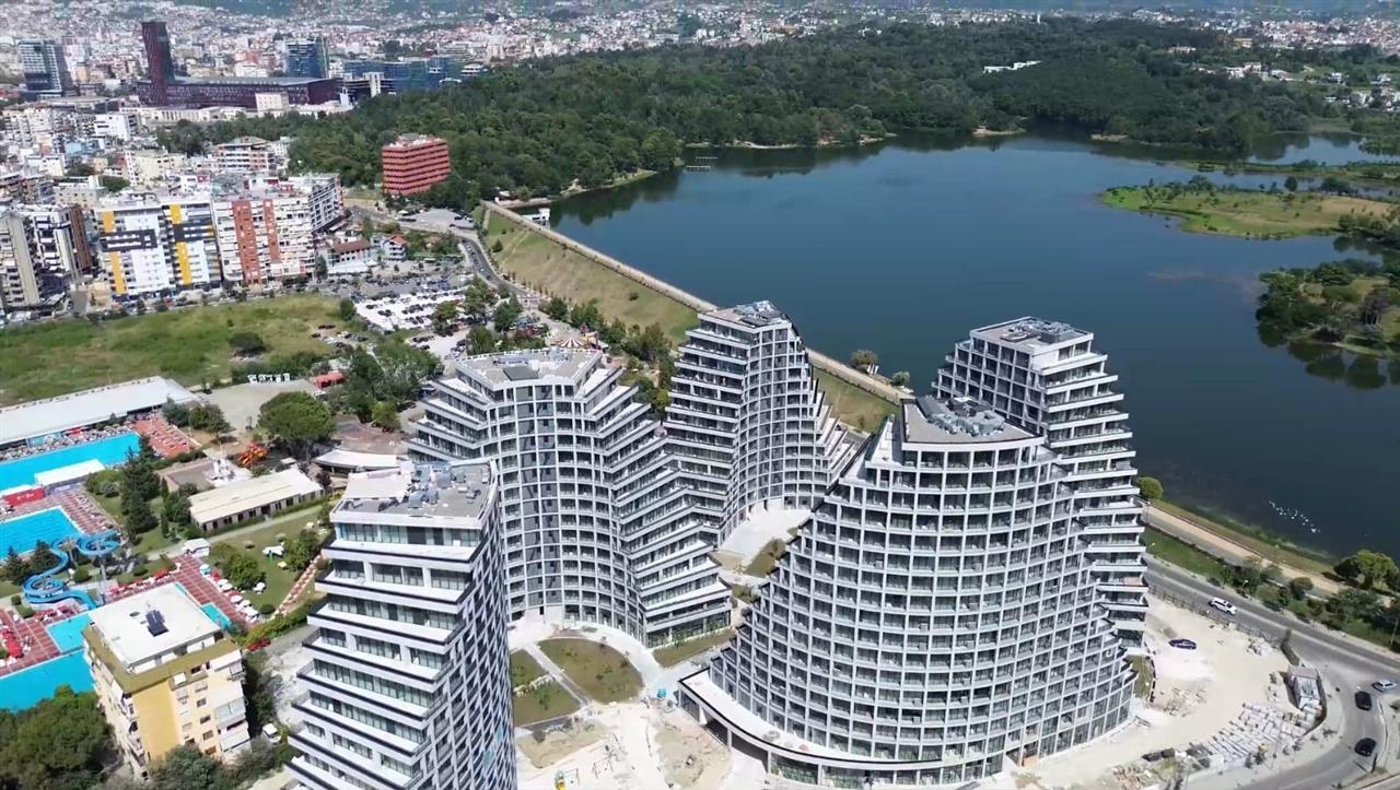 Zyre me qira te Lake View