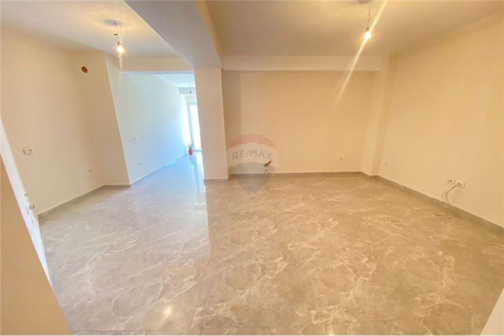 Apartament 2+1 per shitje ne Qender!
