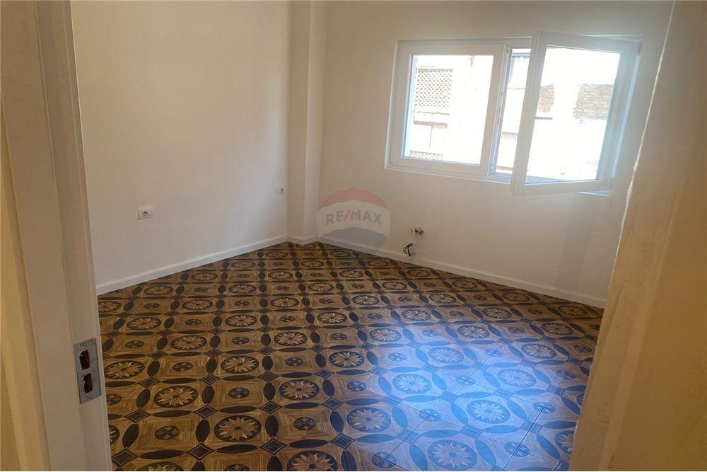 Apartament 2+1 per shitje ne Qender!