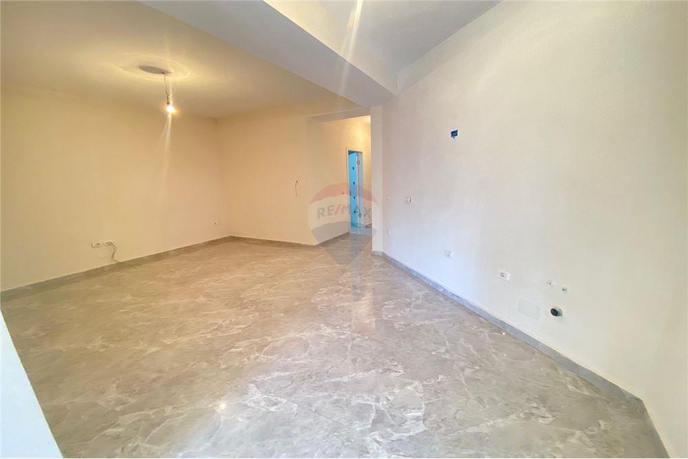 Apartament 2+1 per shitje ne Qender!