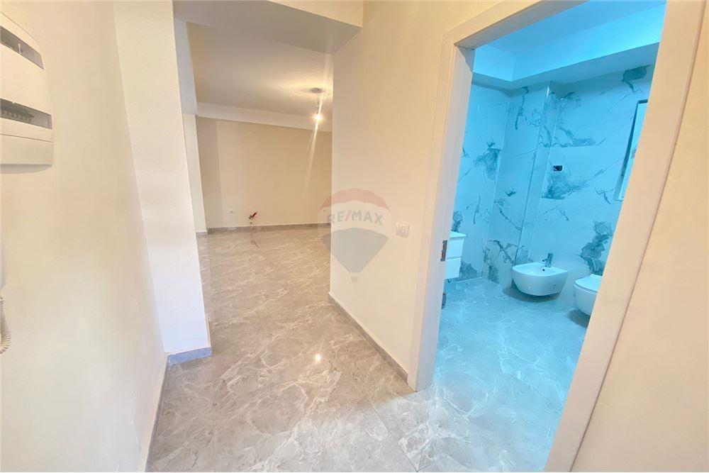Apartament 2+1 per shitje ne Qender!