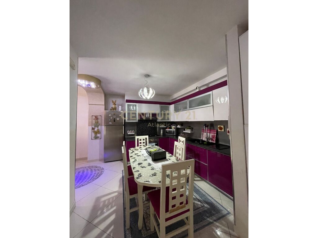 SHITET APARTAMENT 2+1+2TUALETE NE PLAZH RROTA E KU