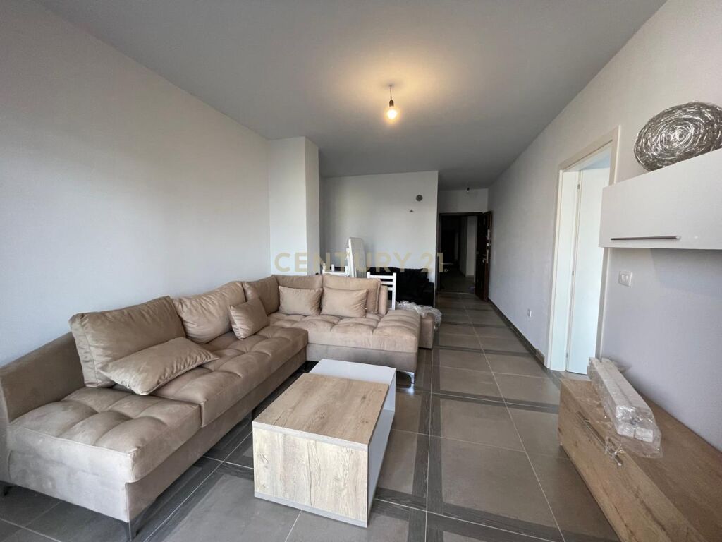 SHITET APARTAMENT 1+1 PRANE STADIUMIT, DURRES!