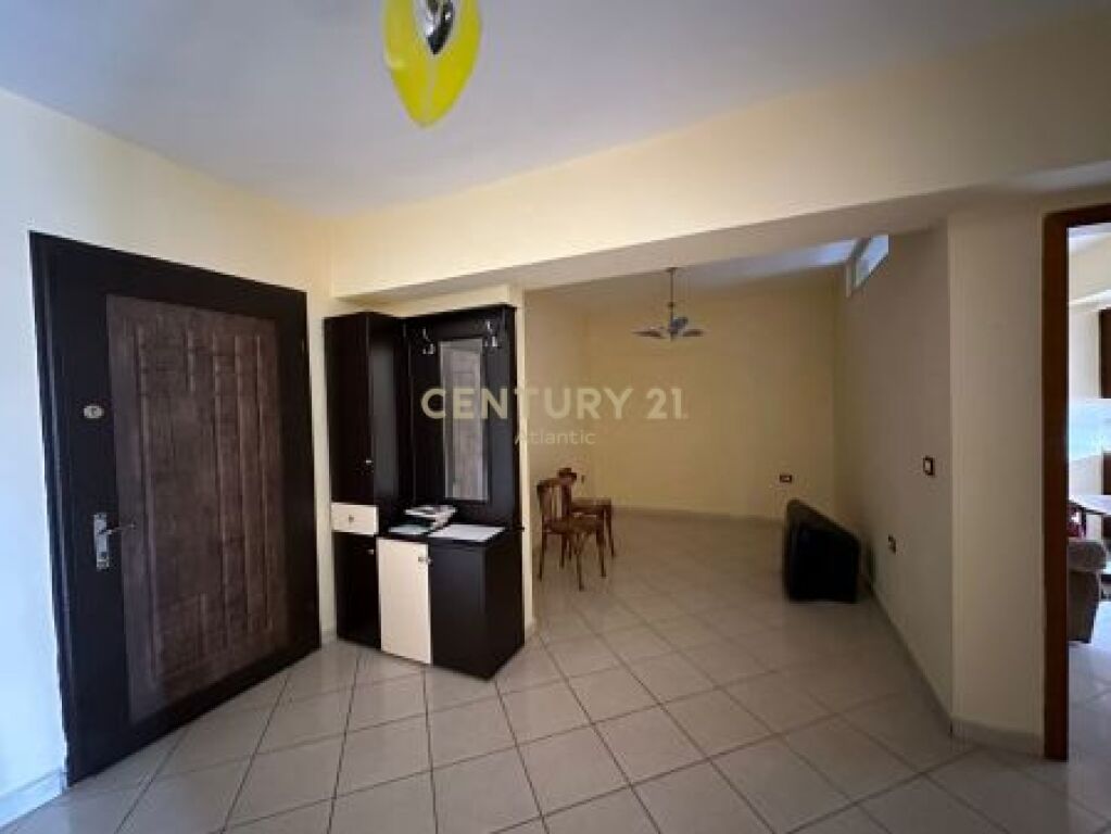 APARTAMENT NE SHITJE PRANE STADIUMIT, DURRES!!