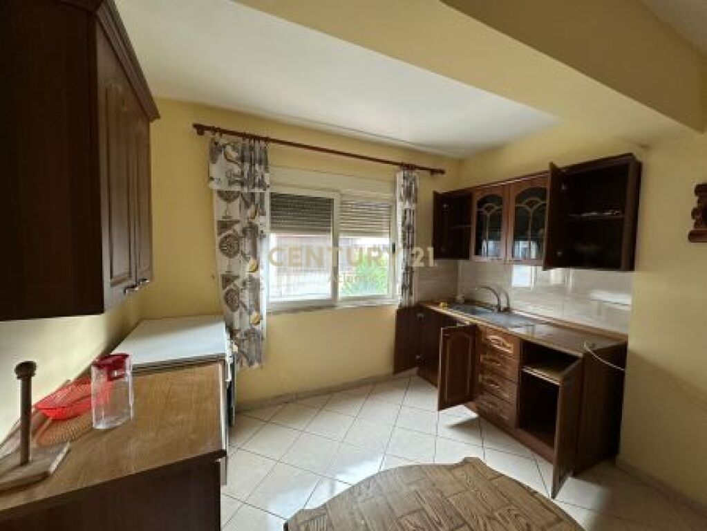 APARTAMENT NE SHITJE PRANE STADIUMIT, DURRES!!