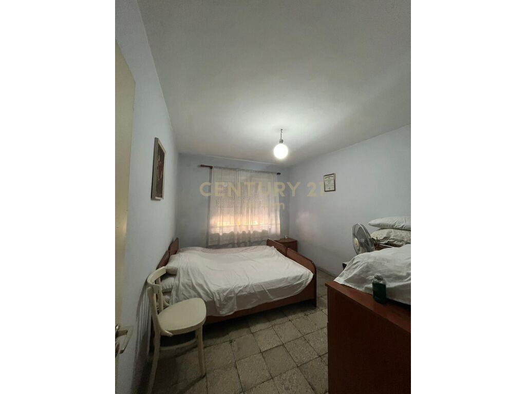 Apartament 2+1 për Shitje në Rrugen e Durrësit, Tiranë – 135