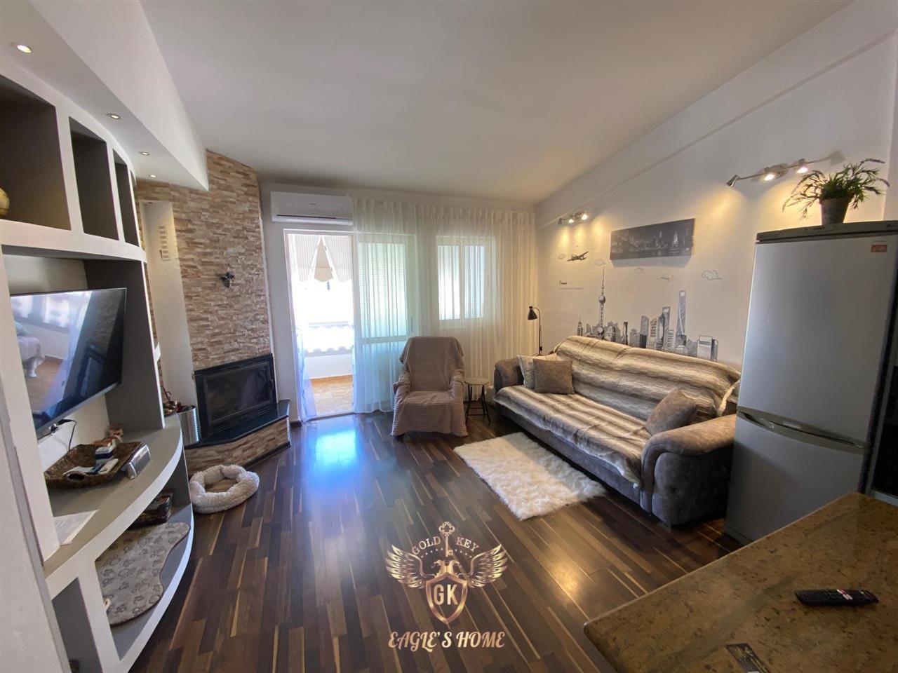 Shitet 2+1 + Ballkon• Total Mobiluar dhe arreduar