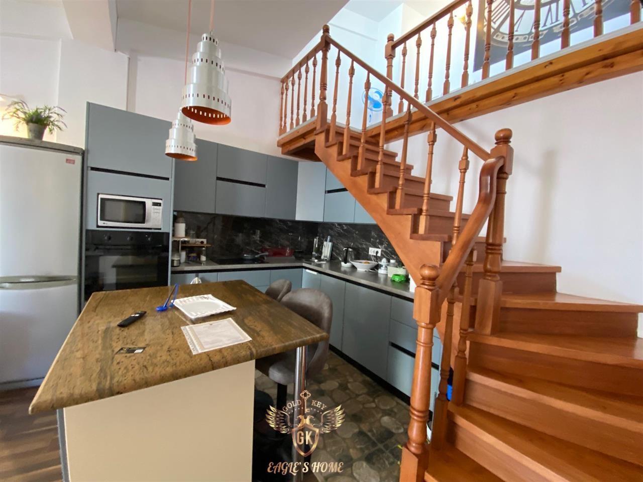 Shitet 2+1 + Ballkon• Total Mobiluar dhe arreduar