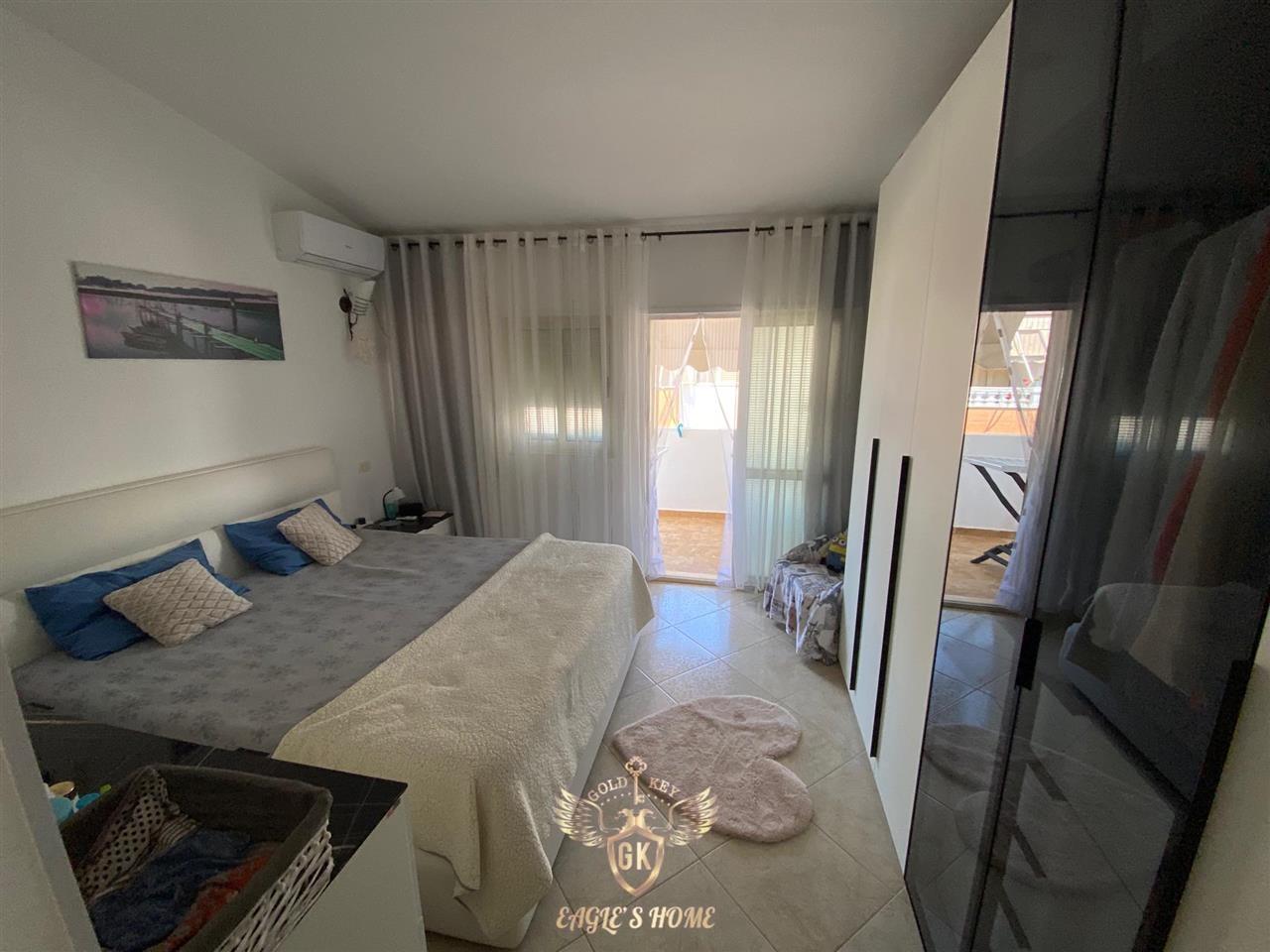 Shitet 2+1 + Ballkon• Total Mobiluar dhe arreduar