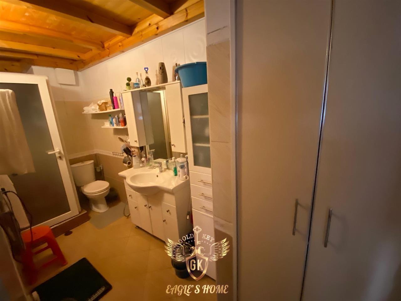 Shitet 2+1 + Ballkon• Total Mobiluar dhe arreduar