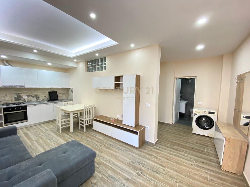 JEPET ME QERA APARTAMENT 1+1 PRANE MUZEUMIT DURRES