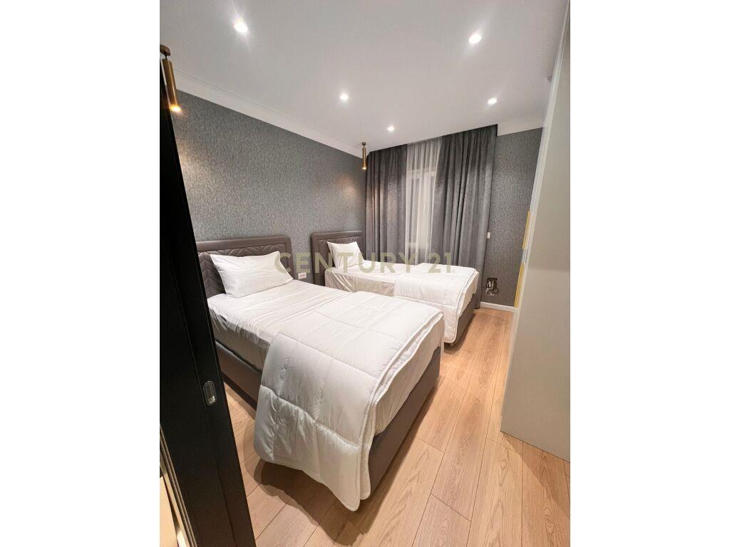 QIRA, APARTAMENT 2+1+2 TE REZIDENCA KURORA, KOPSHTI BOTANIK!