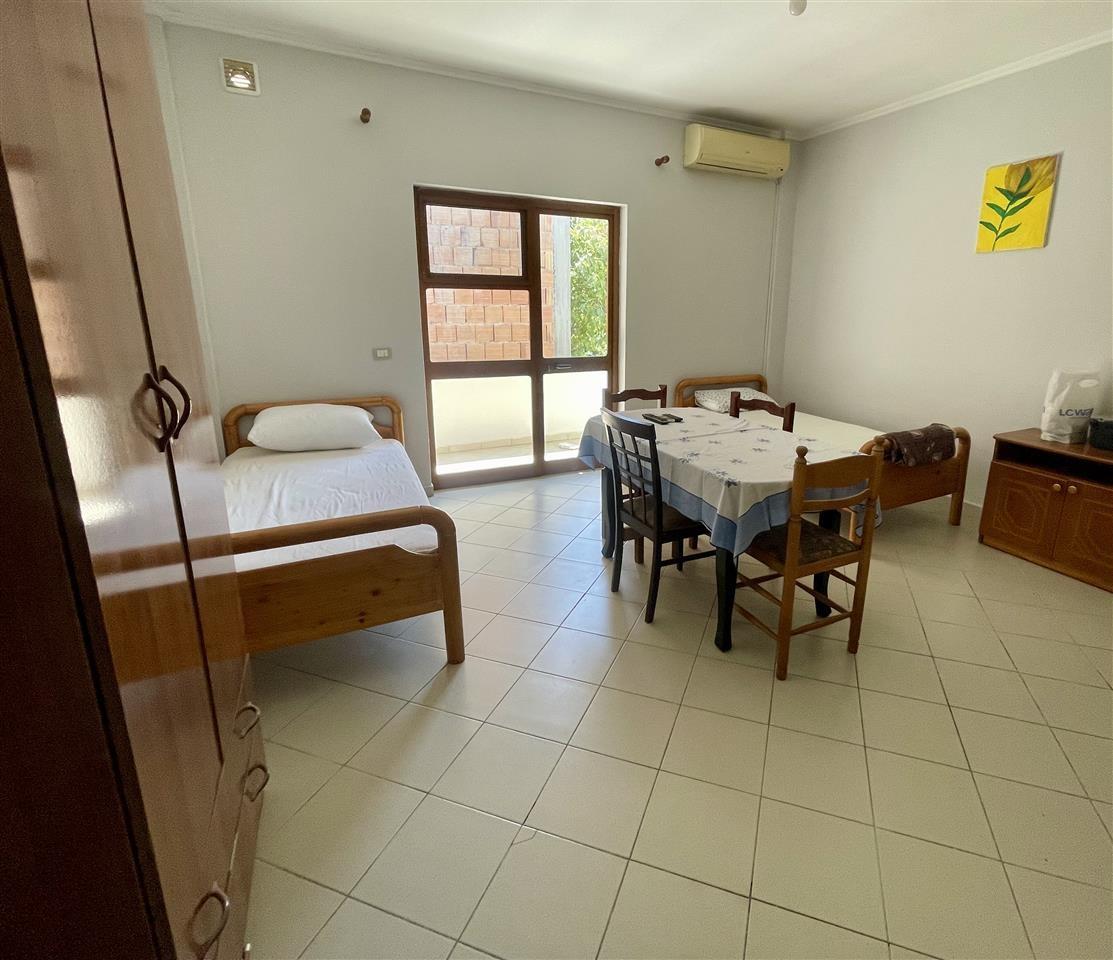 Jepet me qera garsoniere