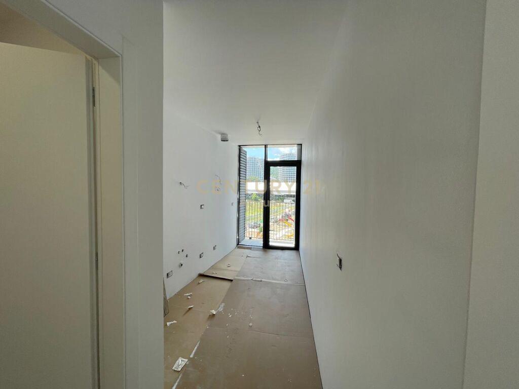 JEPET ME QIRA APARTAMENT 1+1 + POST PARKIMI TEK LAKE VIEW