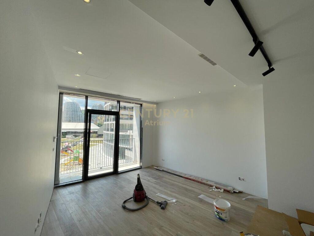 JEPET ME QIRA APARTAMENT 1+1 + POST PARKIMI TEK LAKE VIEW