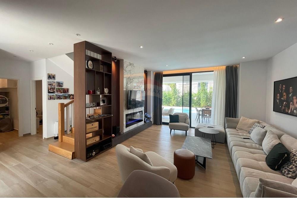 Vile me pishine ne shitje ne San Pietro!