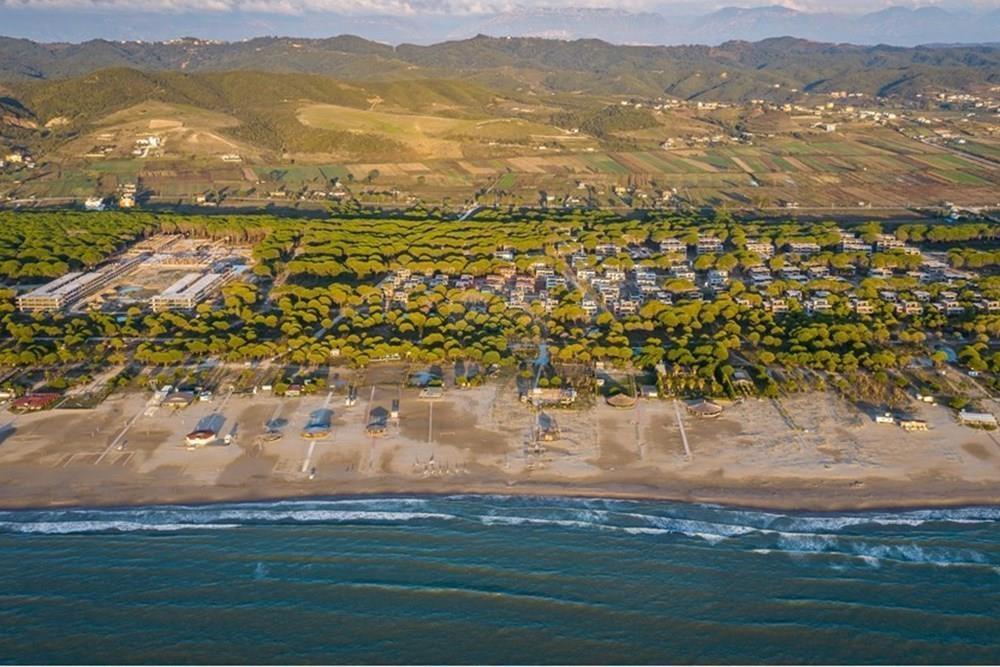 Vile me pishine ne shitje ne San Pietro!