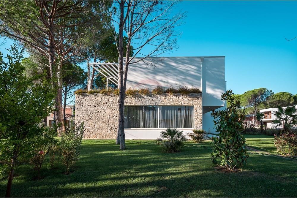 Vile me pishine ne shitje ne San Pietro!