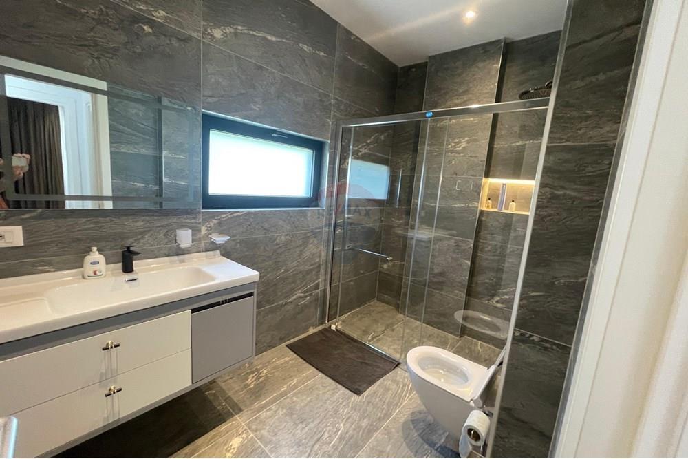 Vile me pishine ne shitje ne San Pietro!