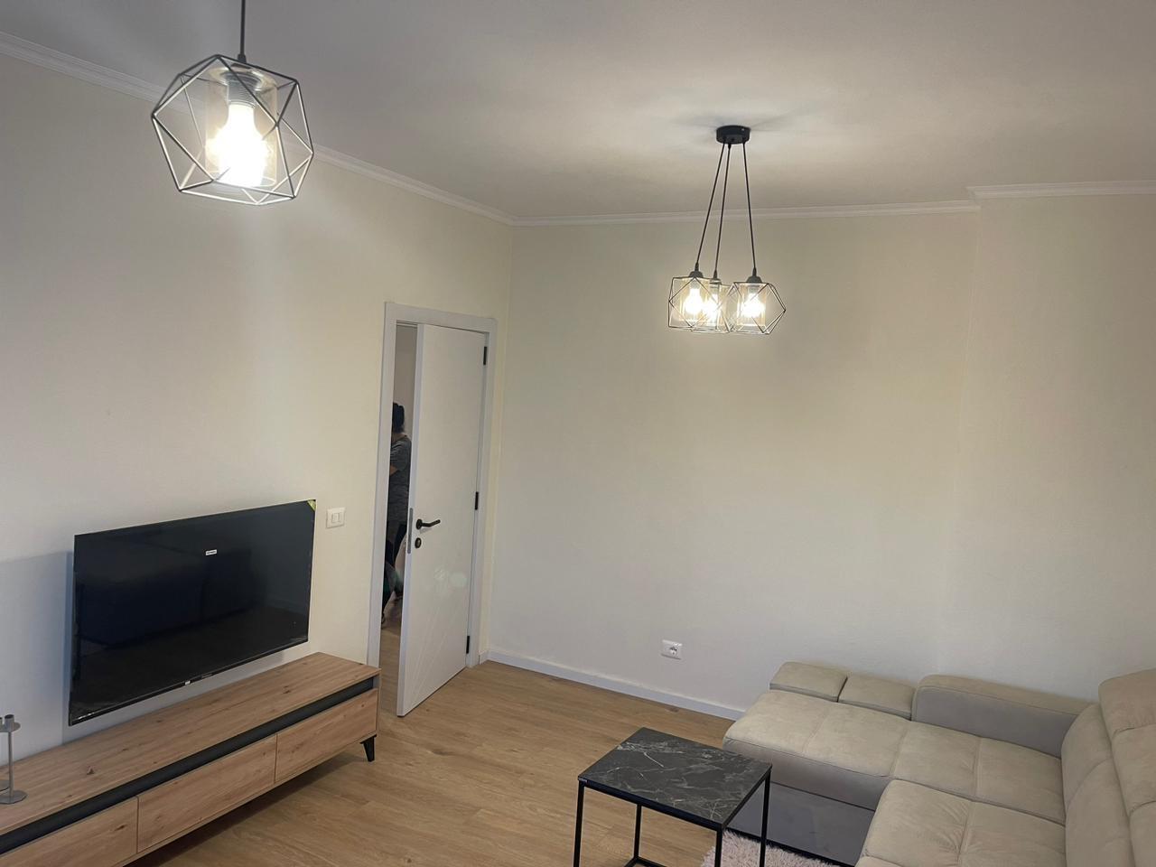 Apartamente me qera ditore, mujore dhe javore.