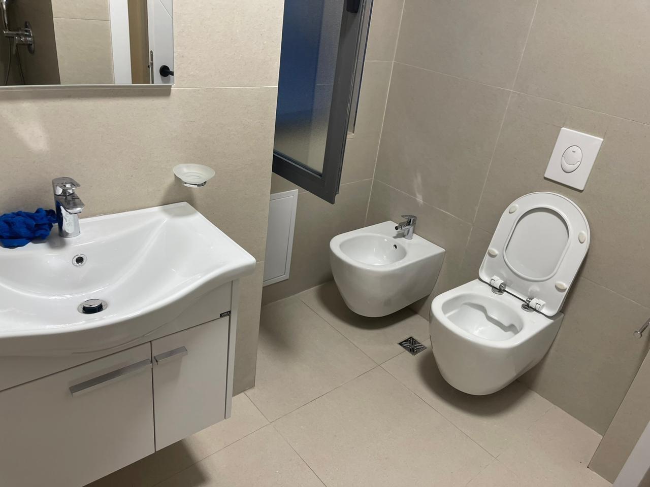 Apartamente me qera ditore, mujore dhe javore.