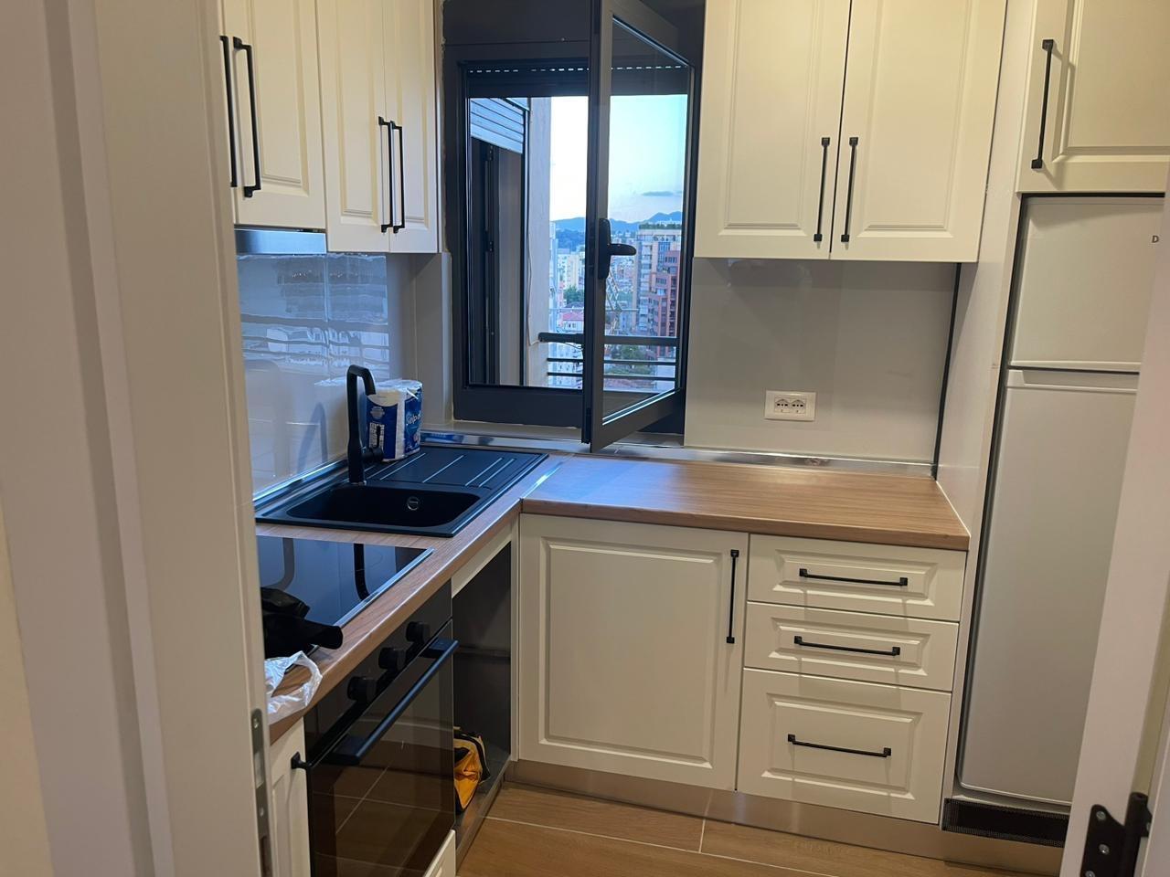 Apartamente me qera ditore, mujore dhe javore.