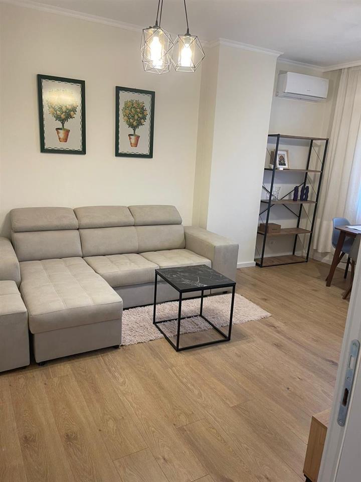 Apartamente me qera ditore, mujore dhe javore.