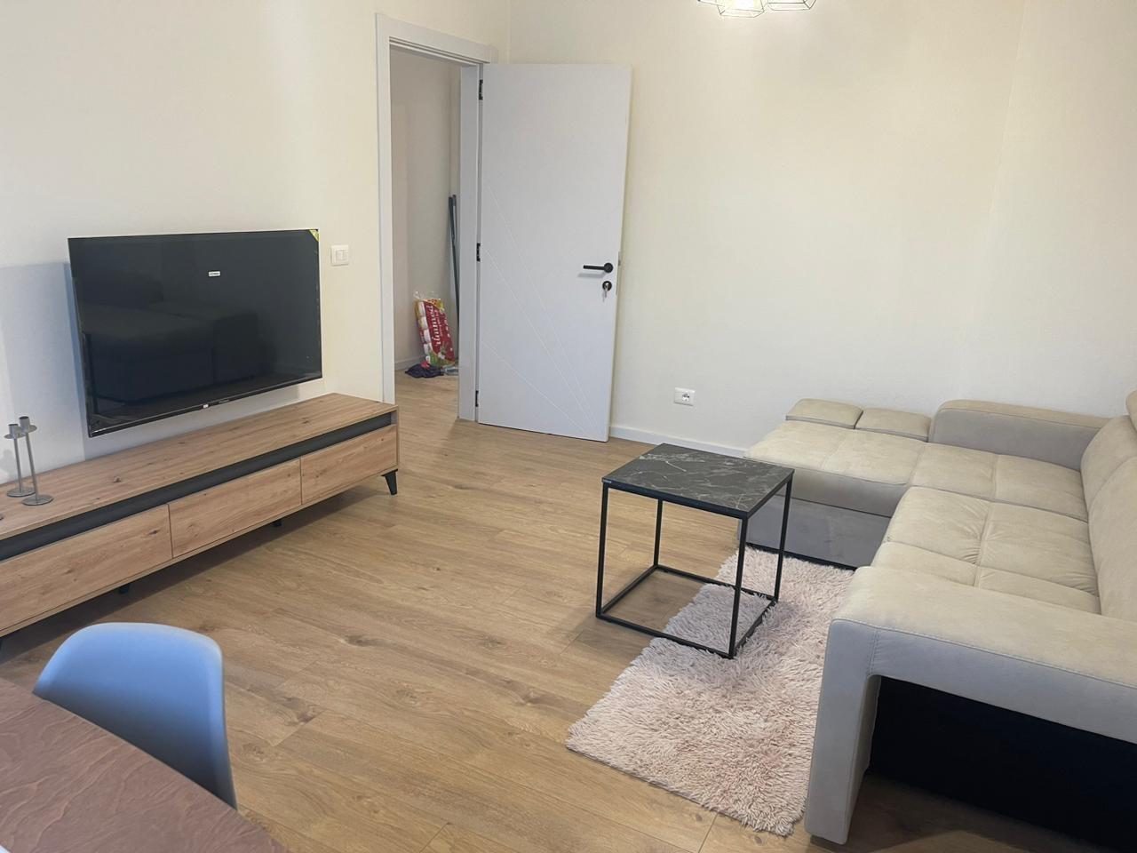 Apartamente me qera ditore, mujore dhe javore.