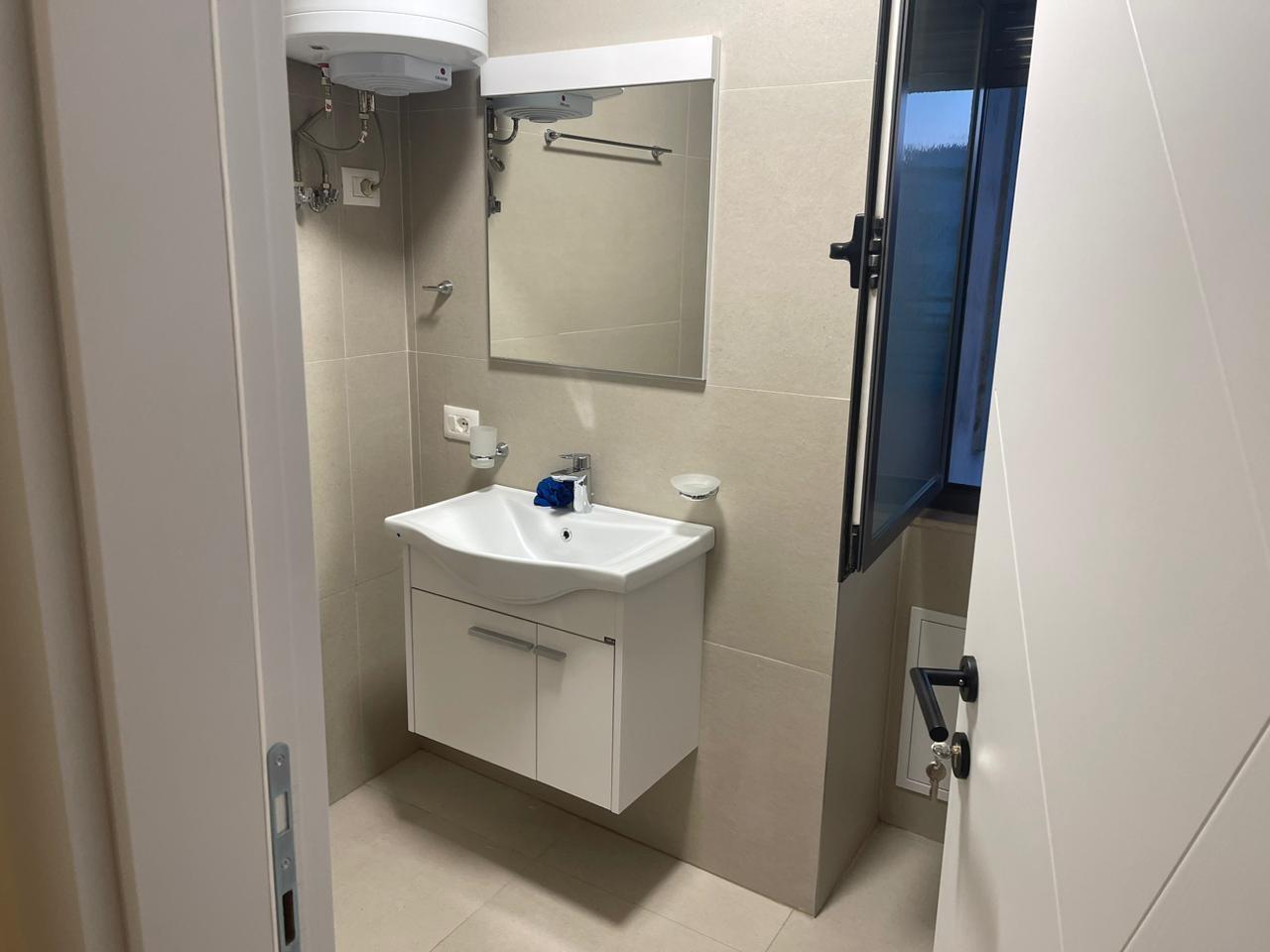 Apartamente me qera ditore, mujore dhe javore.