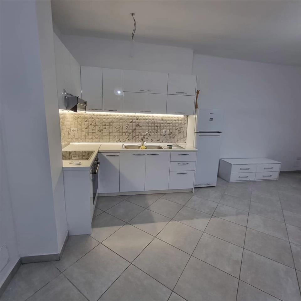 jepet apartament me qera gega oil/plazh